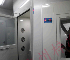 風(fēng)淋室現(xiàn)場(chǎng)安裝圖